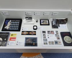 artículos de numinmática y filatelia cedidos por Correos 