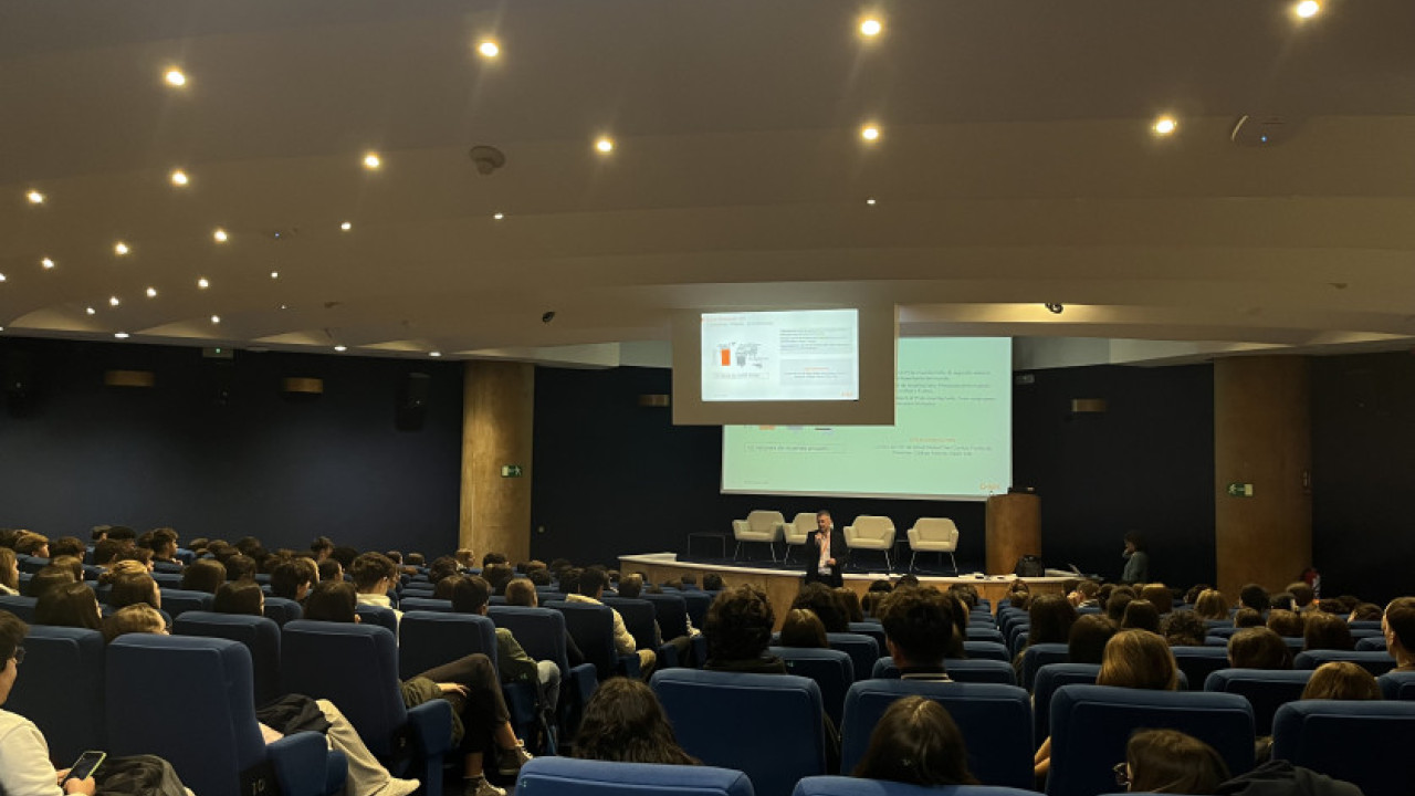 Charlas en GSK "Moléculas que curan...más de 250 asistentes"