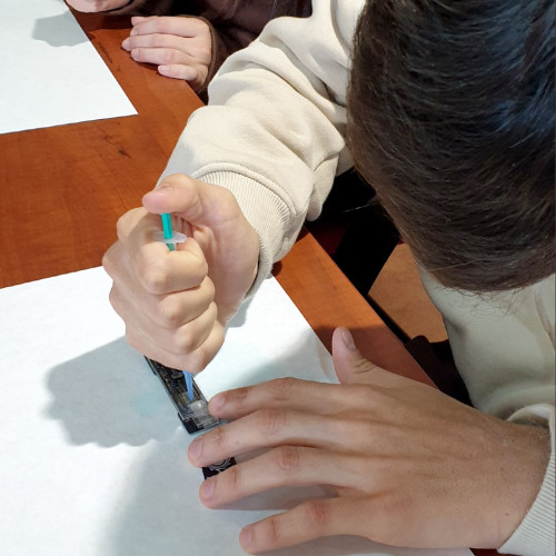 Imagen de un dispositivo de secuenciación por nanoporos