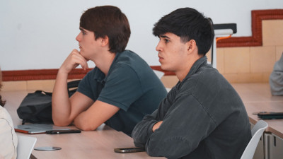 Conferencia: “Cuando el software cobra vida: Introducción a la robótica moderna”.