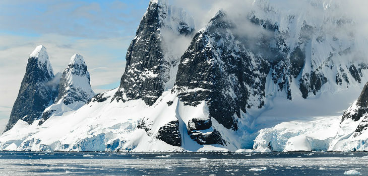 Descubren "algo muy caliente" bajo los hielos de la Antártida