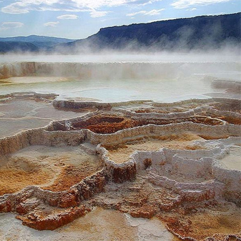 Lagunas de agua caliente en el Parque Yellowstone, EE.UU. / Jon Sullivan (WIKIMEDIA COMMONS)