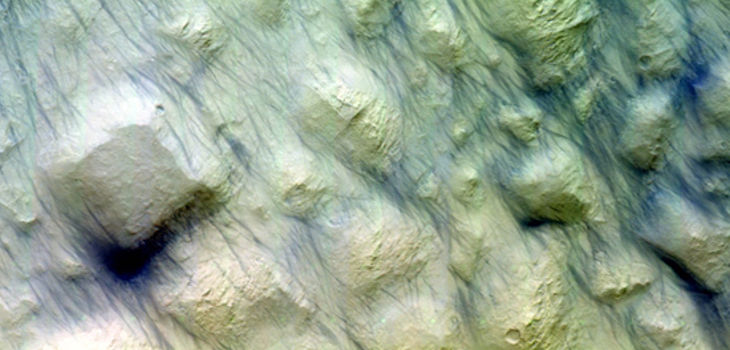 Rastros de remolinos en Marte. / ESA/Roscosmos/CaSSIS,	CC BY-SA 3.0 IGO