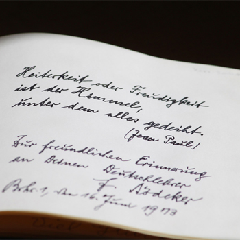 La encorvada y la altiva