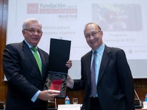 La Fundación para el Conocimiento madri+d recoge el premio de New Medical Economics por su promoción del emprendimiento