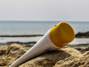 Tubo de crema solar. / dimitrisvetsikas1969 (PIXABAY)