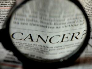 El linfoma anaplásico de células grandes es un cáncer poco frecuente asociado a los implantes mamarios. / PDPics (PIXABAY)