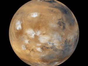 El Curiosity pesa una montaña de Marte con la tecnología de un móvil