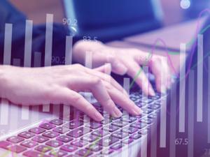 Las mujeres toman el YoMo para reducir la brecha tecnológica de género. / Image by nattanan23 on Pixabay