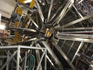 El CERN anuncia que el Gran Colisionador de Hadrones ha descubierto cinco partículas nuevas