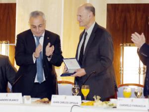 Izpisua: "podemos dar marcha atrás y crear cualquier tipo de tejido, incluso células nerviosas que producen dopamina, células individuales hasta crear pequeños organoides para en un futuro poder tener la opción de curar enfermedades e incluso erradicarlas".