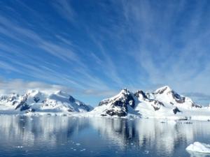 Los científicos llevan tiempo avisando de que el aumento de los niveles del mar es una importante consecuencia del cambio climático causado por los humanos y que sus efectos ya son patentes. / jcrane (PIXABAY)