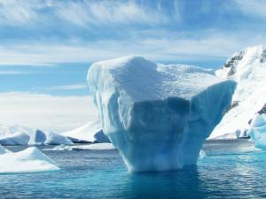 El deshielo antártico elevó el nivel del mar 7,6 mm en 15 años. / robynm (PIXABAY)