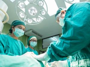 Un médico español forma a más de 400 cirujanos vasculares en EE.UU.