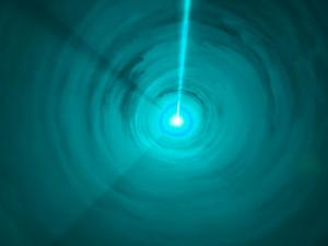 Luz láser. / andrea.pacelli (PIXABAY)