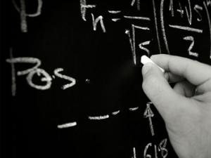 Operaciones matemáticas. / hombre_invisible (FOTOLIBRE)