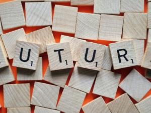 De edificios voladores a empleados mecánicos: los inventos que imaginaron hace 100 años que tendríamos hoy