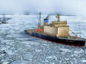 Los barcos se cruzan en el camino de la vida en el Ártico. / 12019 (PIXABAY)