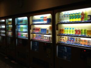 Los médicos están hartos de curar rodeados de alimentos que enferman, productos alimenticios insalubres en el templo de la salud. / Crystaltalks (PIXABAY)