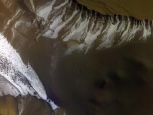 Cráter helado en Marte. / ESA/Roscosmos/CaSSIS, CC BY-SA 3.0 IGO