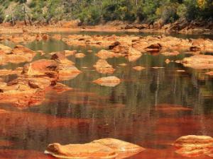 Los científicos del Centro de Astrobiología de Madrid buscan señales de vida en otras lunas y planetas de nuestro sistema solar. / alfcermed (PIXABAY)