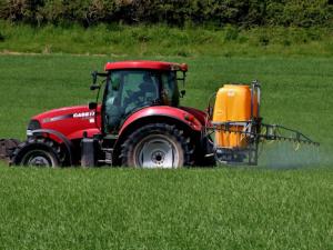 Effects of agricultural insecticides in aquatic invertebrate communities