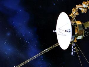 Recreación artística de los instrumentos Voyager de la NASA en el espacio. / NASA