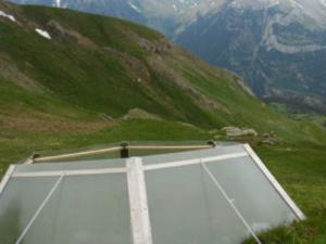 Uno de los invernaderos utilizados para simular el calentamiento. /  Jesús Villellas