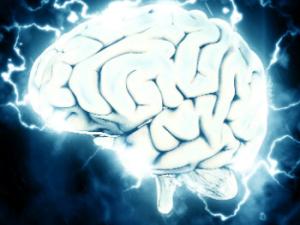 Mediante un enfoque técnico como el descrito se puede conseguir amplificar las señales de salida de las vías neurales que conectan el cerebro y la médula espinal. / TheDigitalArtist (PIXABAY)