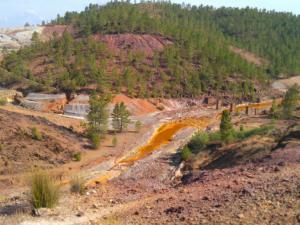 Los residuos orgánicos humanos facilitan la restauración de suelos degradados por la minería. / chus77 (PIXABAY)