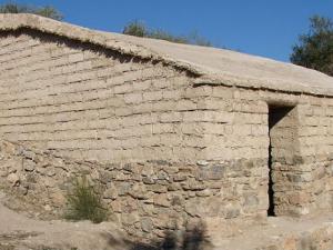 Recreación de una casa ibérica en Almedinilla. / Rafael Jiménez (WIKIMEDIA - cc-by-sa-2.0)