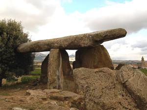 Dolmen Chabola de la Hechicera, Bilar, Álava (España). / Josu Goñi Etxabe (WIKIPEDIA)