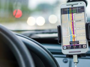 Las técnicas de conducción eficiente se han convertido en una medida complementaria para el ahorro de emisiones de GEI y contaminantes. / DariuszSankowski (PIXABAY)