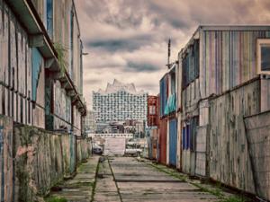 Zona pobre cerca de la sala de conciertos ELBA PHILHARMONIC HALL. / Tama66 (PIXABAY)