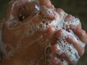 Las compulsiones más comunes que se realizan en respuesta ritualista a estas obsesiones incluyen lavarse las manos, contar, acumular y arreglar cosas. / jackmac34 (PIXABAY)