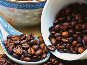 El café es la segunda bebida más consumida en todo el mundo después del agua. Por tanto, investigadores de todo el mundo tratan de esclarecer los efectos de esta bebida sobre la salud.