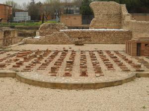 Termas, Yacimiento de Complutum, Alcalá de Henares, Madrid. / Cruccone (WIKIMEDIA)
