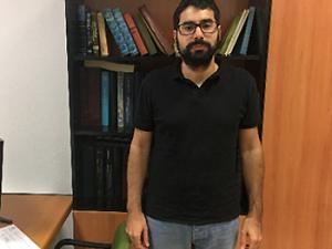 Enrique Navarro en su despacho. / UCM