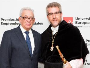 El rector, Juan Morote Sarrión, con el director de la Fundación madri+d, Jesús Sánchez Martos.