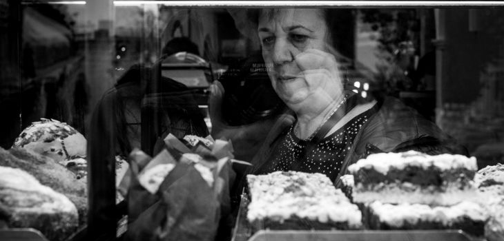 Los azúcares añadidos en alimentos procesados incrementan la fragilidad en adultos mayores